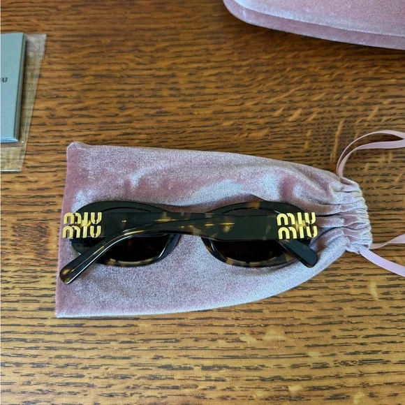 Miu Miu 06ZS Sunglasses with Pink Velvet Case - 100% Authentic - Picture 2 of 7